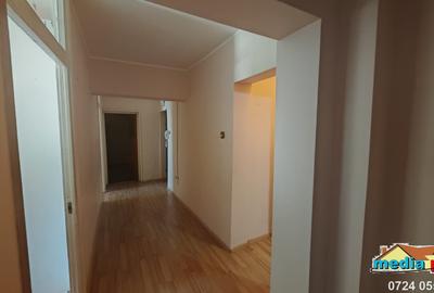 De vânzare – Apartament 3 camere, decomandat, Tiglina I – Str. Brăilei - 7