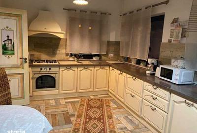 Casă cu 4 camere cu Teren 230 Mp în Central - 2