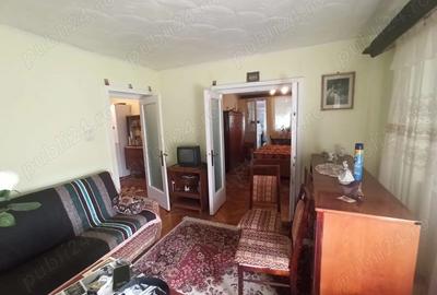 Apartament de vanzare 2 camere - Cugir - 54mp utili - 4