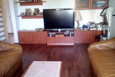 Apartament cu 4 camere decomandat, mobilat în Faleza Nord