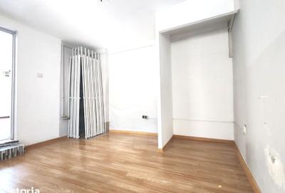 Spațiu comercial, de 50 mp, în Central - 3