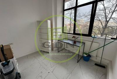 Spatiu de birou, 10mp, pretabil birou, Zona Teatrul National Marin Sorescu - 1