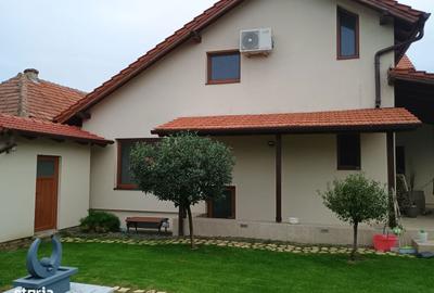 Casă cu 4 camere în Central - 8