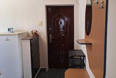 Garsonieră decomandată în Petros - 2
