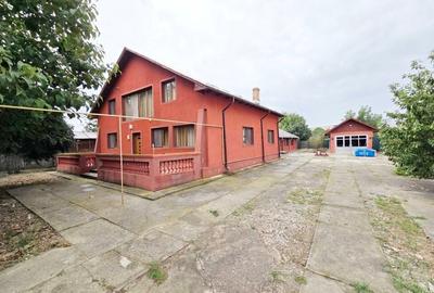 VANZARE VILA - 300 MP. UTILI - TEREN 862 MP. - GAESTI - 1