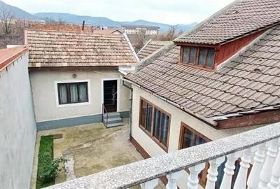 Casă cu 5 camere cu Teren 324 Mp în Berzasca - 4