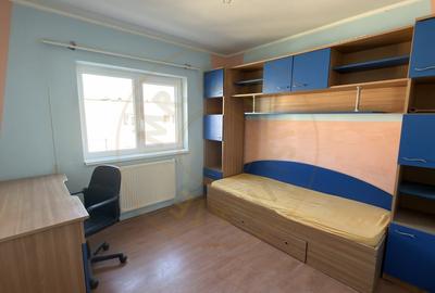 Apartament cu 3 camere decomandat, mobilat în Carei - 4