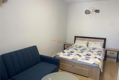 Garsoniera , zona ultracentrala - Piata Moldovei , et 3/4 , - 6