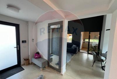 Casă cu 5 camere cu Teren 450 Mp în Central - 2