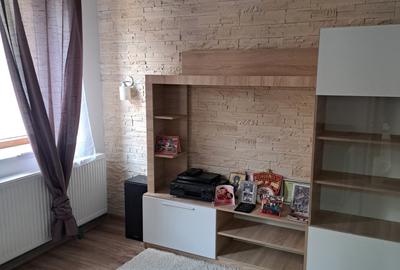 Ap.2 camere la curte - renovat, mobilat, utilat - 8