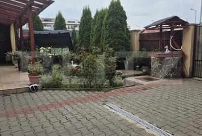 Doua case, Unirii, curti separate - 2