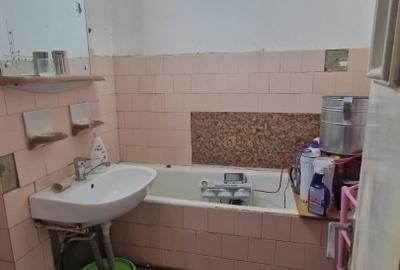 Etaj 2-Podul de Fier-Palatul de Justitie-3 Camere Decomandat-bloc 81' - 4