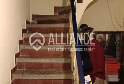 Casă cu 6 camere cu Canalizare în Central - 7