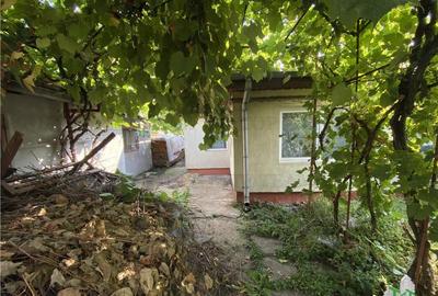 Casă cu 3 camere cu Teren 200 Mp în Central - 1