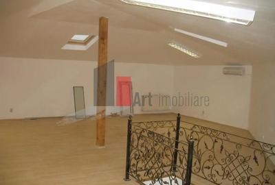 Oportunitate Unică! Vilă Spațioasă lângă Podul Grant, Ideală pentru Birouri - 3