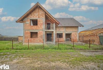 Casă cu 6 camere cu Teren 500 Mp în Feldioara - 2
