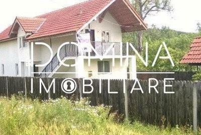 Casă cu 4 camere în Măru - 1