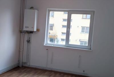 Garsonieră decomandată în 13 Decembrie