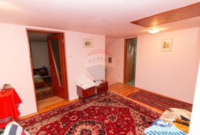 Casa - Vila de vanzare cu 5 camere Valenii de Munte - Strada Bratocea - 11
