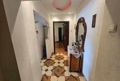 Apartament cu 3 camere semidecomandat, mobilat în Micro II - 10