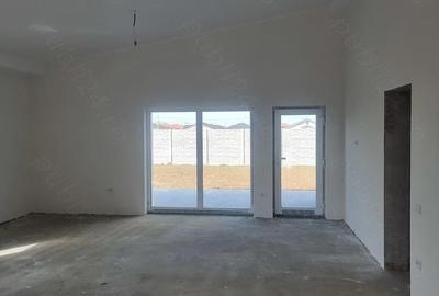 Casă cu 7 camere cu Teren 500 Mp în Sântandrei