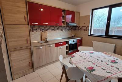 Casă cu 4 camere în Lazuri - 1