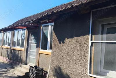 Casă cu 3 camere cu Teren 993 Mp în Pesac - 1