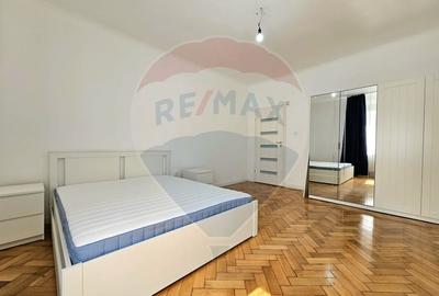 Apartament cu 3 camere si curte de inchiriat in zona UMF