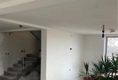 Casă cu 4 camere în Milcov