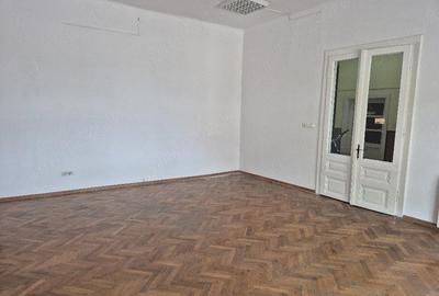 Spațiu comercial, de 35 mp, în Central - 3