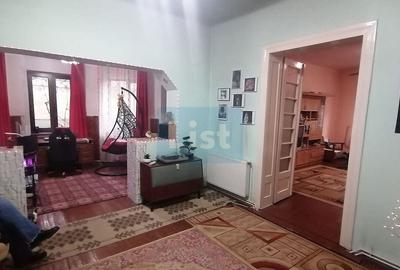 Casă cu 3 camere cu Canalizare în Central - 3