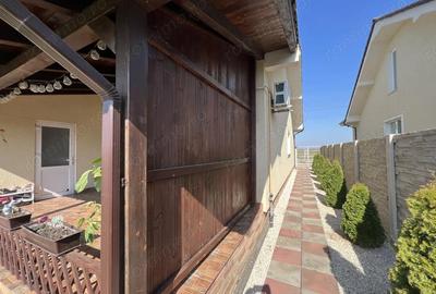 Casă cu 3 camere cu Canalizare în Bucovăț (Remetea Mare)