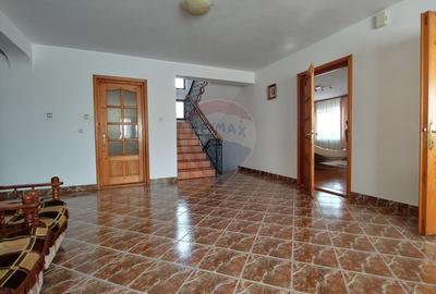 Casă individuală cu 6 camere cu Canalizare în Zvoriștea - 42