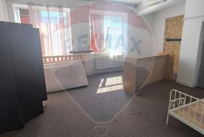 Spatiu comercial de inchiriat - 15