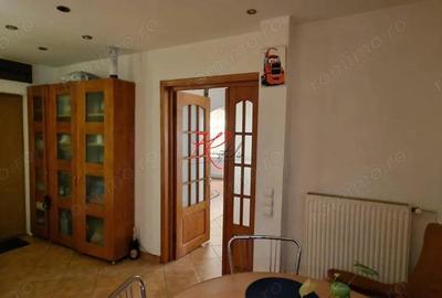 Vanzare apartament 3 camere Tei - 2