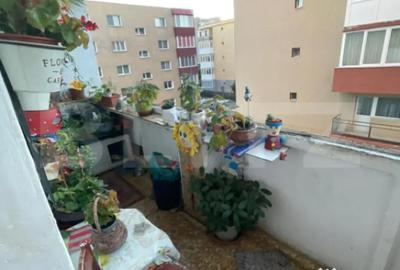 Apartament cu 4 camere decomandat, mobilat în Tractorul - 4