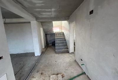 Casă / Vilă cu 4 camere de vânzare în zona Ghercesti - 2