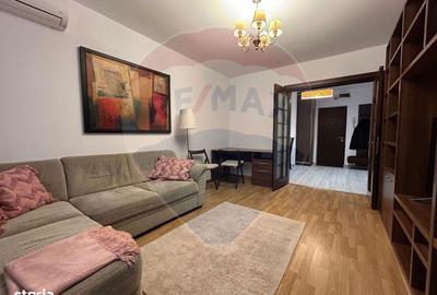 Apartament cu 2 camere, mobilat în Est