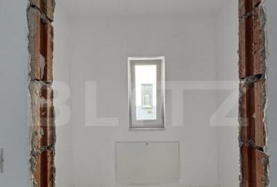 Casă cu 5 camere cu Teren 300 Mp în Dumbrăvița