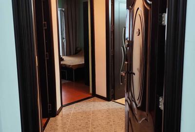 Apartament cu 3 camere semidecomandat în Central - 1