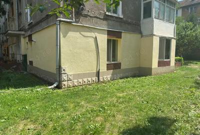 Vand apartament 2 camere, zona pietonala