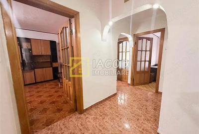 De inchiriat ,3 camere decomandate, str. Calugareni, Bacau