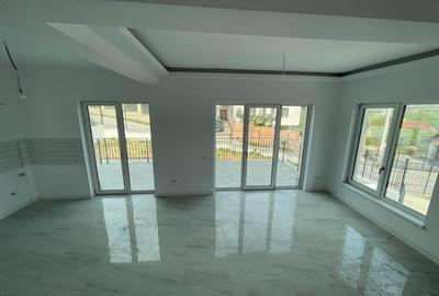 Duplex cu 3 camere cu Canalizare în Bucium - 2