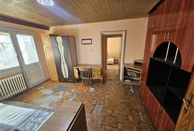 Apartament cu 2 camere semidecomandat în Micro I - 11