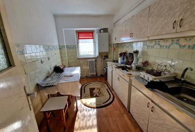 Apartament cu 3 camere decomandat în Central - 1
