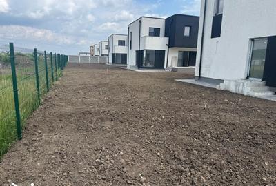 Casă cu 5 camere cu Teren 500 Mp în Sânpetru