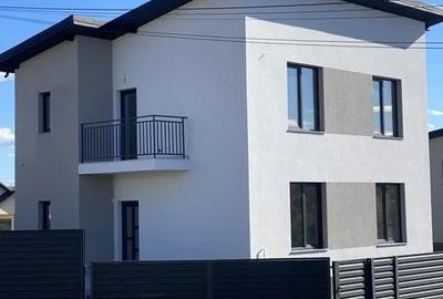 Casă individuală cu 4 camere cu Canalizare în Valea Adâncă
