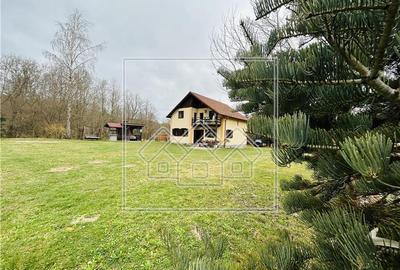 Casă individuală cu 5 camere cu Teren 3400 Mp în Porumbacu de Sus - 1
