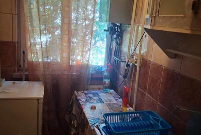 Apartament cu 3 camere semidecomandat în Craiovița Nouă - 4