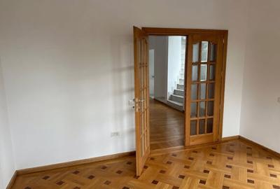 Casă individuală cu 9 camere cu Canalizare în Drumul Taberei - 2